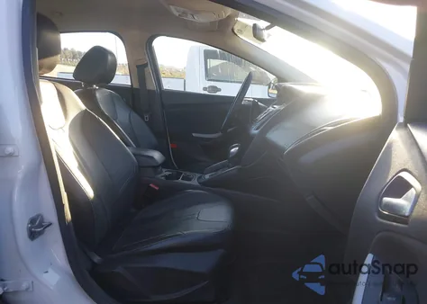 2013 Ford Focus Se z USA, uszkodzony, nr VIN 1FADP3F24DL211123